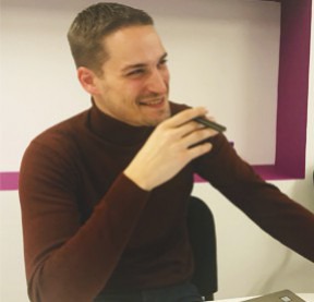 Arnaud ne lâche plus sa JUUL !